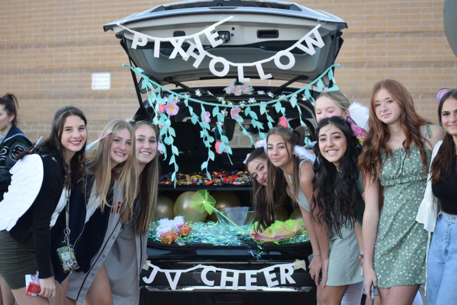 JV Cheerleaders created the Pixie Hollow trunk at the 2021 Trunk or Treat. 