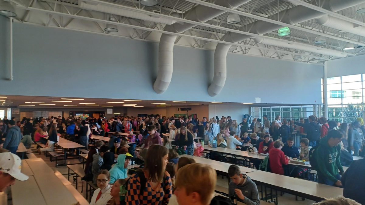 Crowded lunch room 