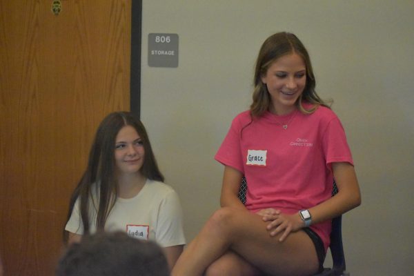 Grace Garza (11) chats with her group of freshmen on their first day of school. Being a Creek Connecter is one way students can earn their volunteer hours for NHS. 